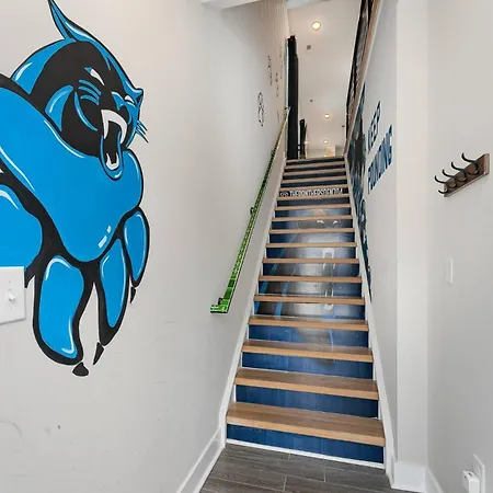 Holiday home Uptown Panthers Den 2