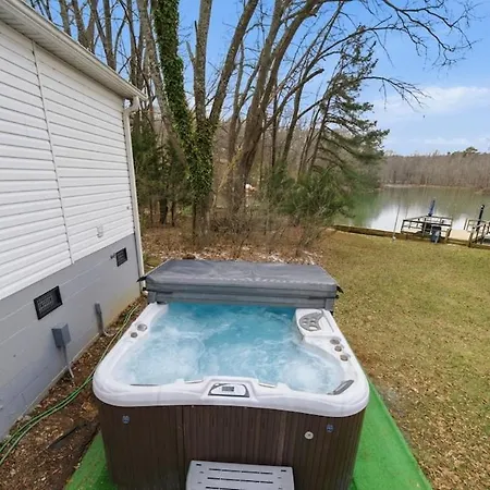 Castaway Cove 5 Bed Retreat Fire Pit Hot Tub! *