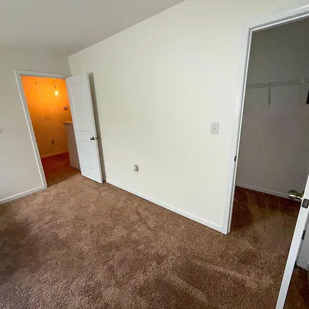 Holiday home Modern 4 Bedroom Near Uptown
