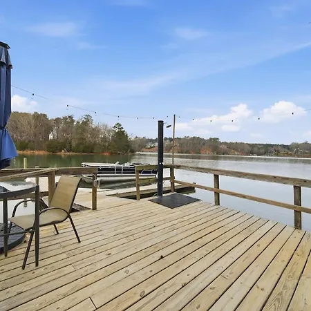 Castaway Cove 5 Bed Retreat Fire Pit Hot Tub! Holiday home