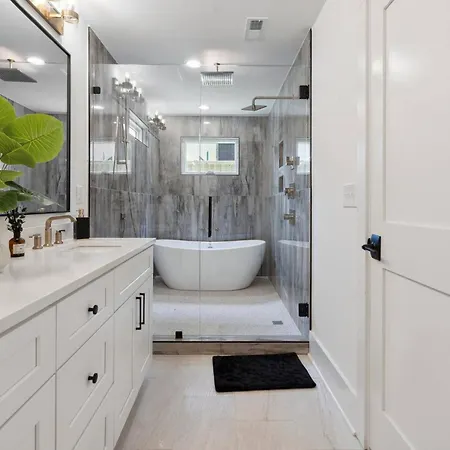 Luxury Build - King Beds - Minutes To Uptown Holiday home