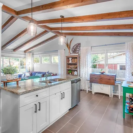 Holiday home 3br Pga Garden Oasis - Near Quail Hollow And Light Rail