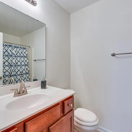 Dog-friendly Townhome W/ Patio In Area!