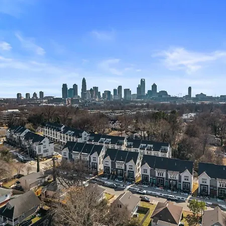 2br With Fenced Backyard, Minutes To Uptown