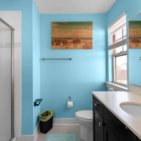 Holiday home 3br Townhome | 5 Min To Uptown, Boa, & Atrium