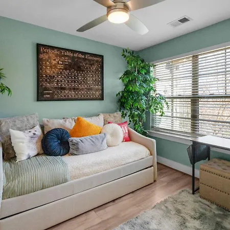 Holiday home 3br Townhome | 5 Min To Uptown, Boa, & Atrium Charlotte
