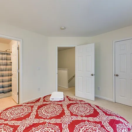 Dog-friendly Townhome W/ Patio In Area! * Charlotte
