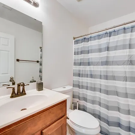 Holiday home Dog-friendly Townhome W/ Patio In Area! Charlotte