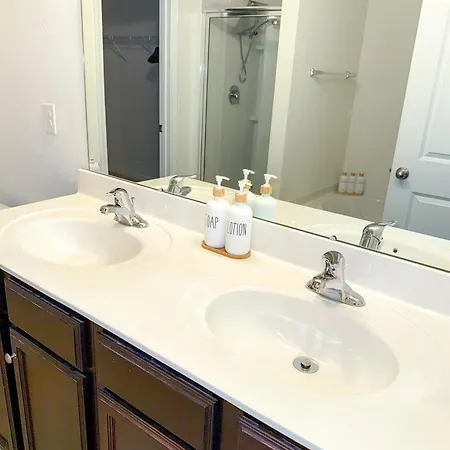 Holiday home Modern 4 Bedroom Near Uptown Charlotte