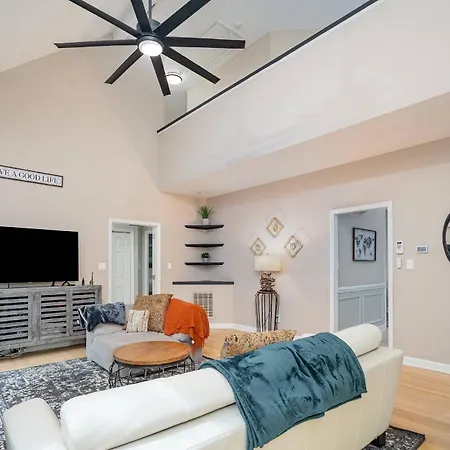 Grand Estate + Executive Holiday home Charlotte