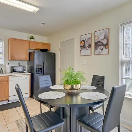 5 Mi To Uptown Charlotte! Family Retreat W/ Yard Holiday home