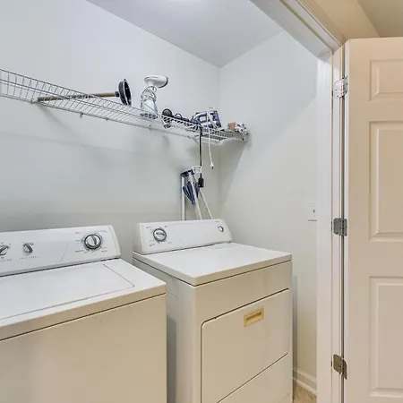 Dog-friendly Townhome W/ Patio In Area! Holiday home Charlotte