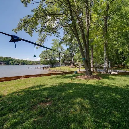 Castaway Cove 5 Bed Retreat Fire Pit Hot Tub!
