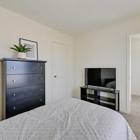 Holiday home 5 Mi To Uptown Charlotte! Family Retreat W/ Yard Charlotte