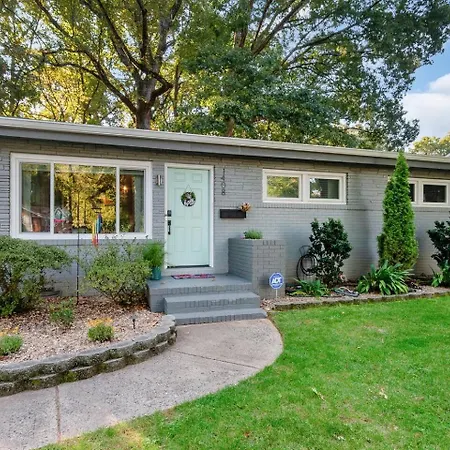 3br Pga Garden Oasis - Near Quail Hollow And Light Rail Holiday home