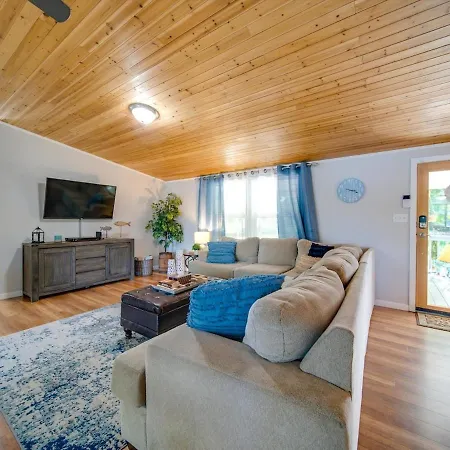 Castaway Cove 5 Bed Retreat Fire Pit Hot Tub! *
