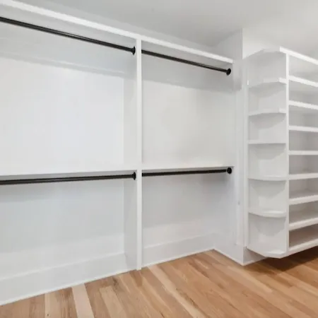Holiday home Luxury Build - King Beds - Minutes To Uptown