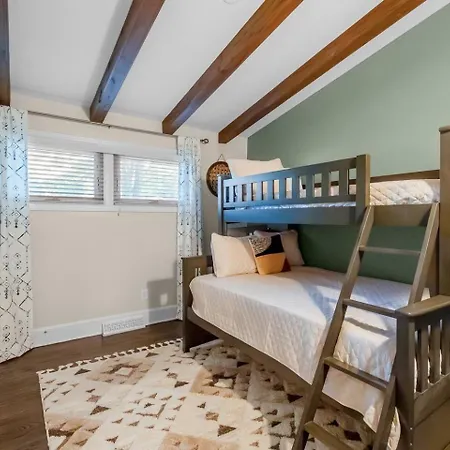 3br Pga Garden Oasis - Near Quail Hollow And Light Rail *