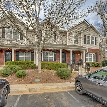 Holiday home Dog-friendly Townhome W/ Patio In Area! Charlotte