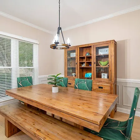 Grand Estate + Executive Holiday home Charlotte