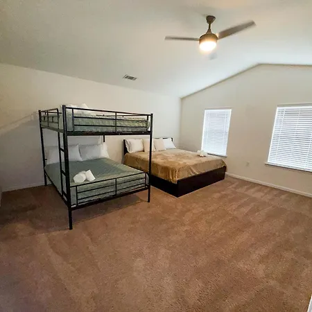 Modern 4 Bedroom Near Uptown Holiday home Charlotte