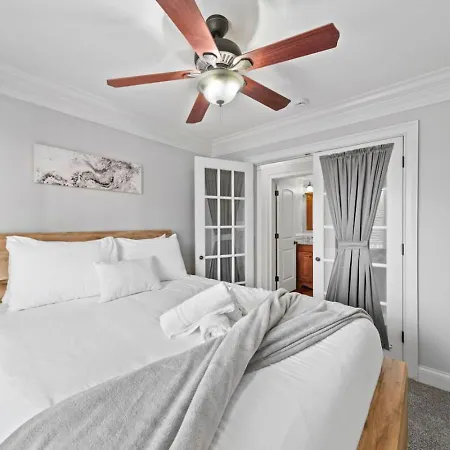 Holiday home Rest And Rally Retreat 5br Charlotte