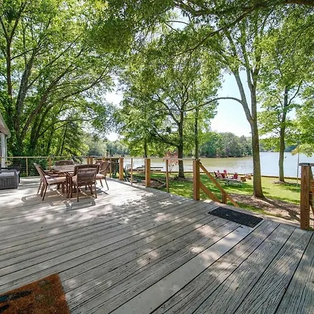 Holiday home Castaway Cove 5 Bed Retreat Fire Pit Hot Tub!
