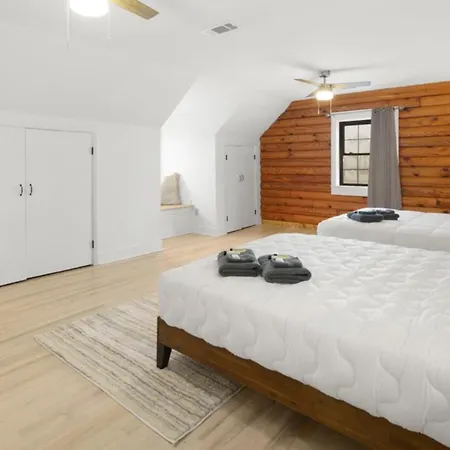 Holiday home Renovated 5br/3ba W/ Rec *
