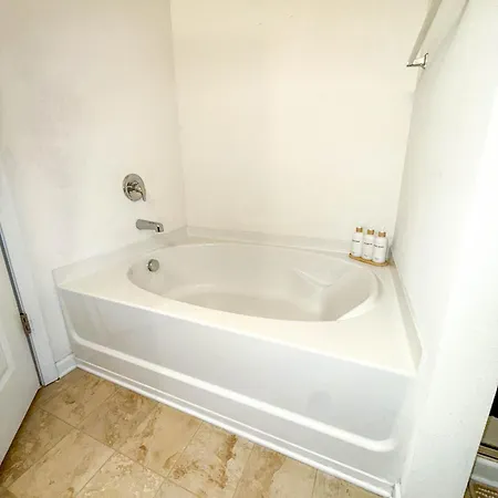 Modern 4 Bedroom Near Uptown * Charlotte