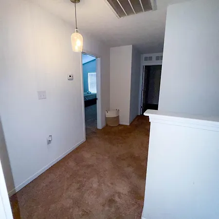 Modern 4 Bedroom Near Uptown *