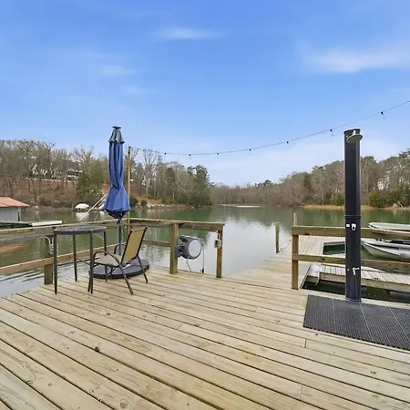 Castaway Cove 5 Bed Retreat Fire Pit Hot Tub! *