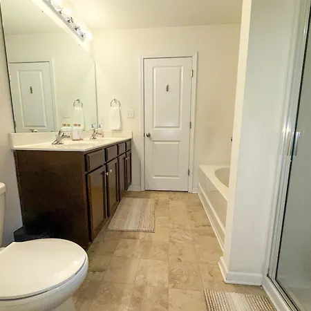 Modern 4 Bedroom Near Uptown * Charlotte