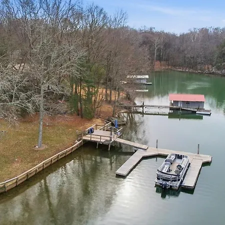 Castaway Cove 5 Bed Retreat Fire Pit Hot Tub! * Charlotte