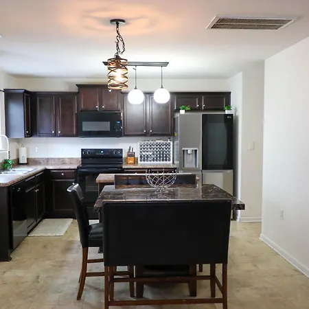 Modern 4 Bedroom Near Uptown * Charlotte