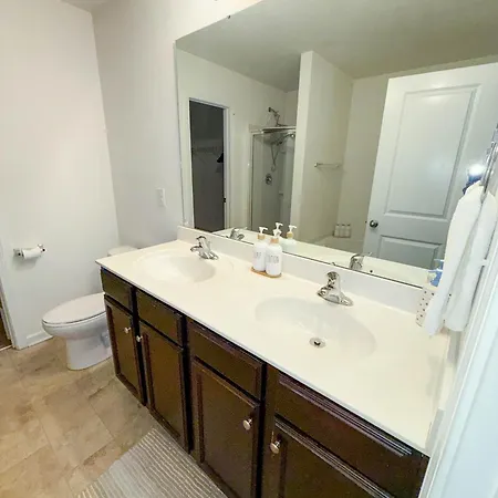 Modern 4 Bedroom Near Uptown Holiday home Charlotte