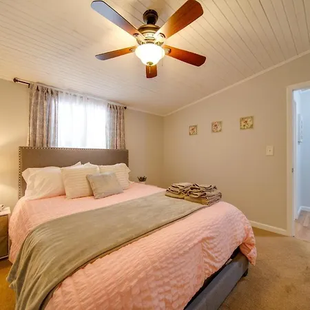 Castaway Cove 5 Bed Retreat Fire Pit Hot Tub! * Charlotte