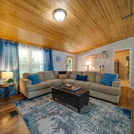 Castaway Cove 5 Bed Retreat Fire Pit Hot Tub! * Charlotte