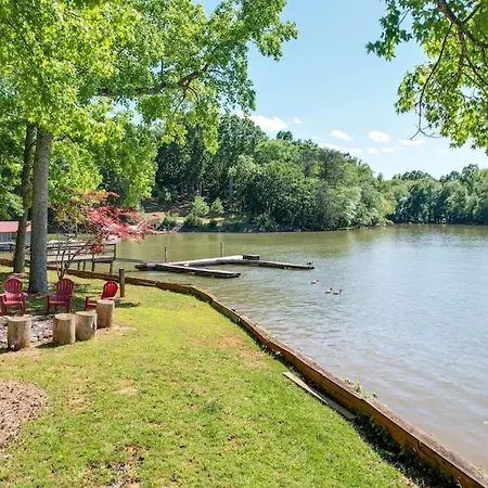 Castaway Cove 5 Bed Retreat Fire Pit Hot Tub!