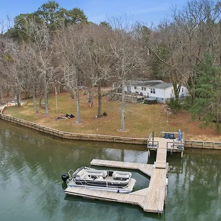 Castaway Cove 5 Bed Retreat Fire Pit Hot Tub! * Charlotte