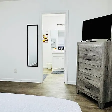 Holiday home Cozy Corner Escape Entire In Charlotte