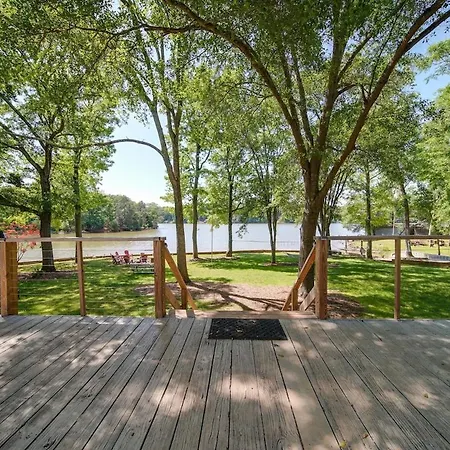 Holiday home Castaway Cove 5 Bed Retreat Fire Pit Hot Tub! Charlotte