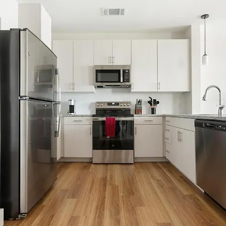 Landing Stunning 1bd Gym Apartment
