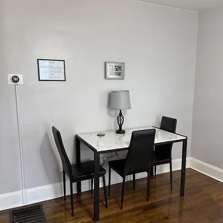 Cozy 1 Bedroom Apartment