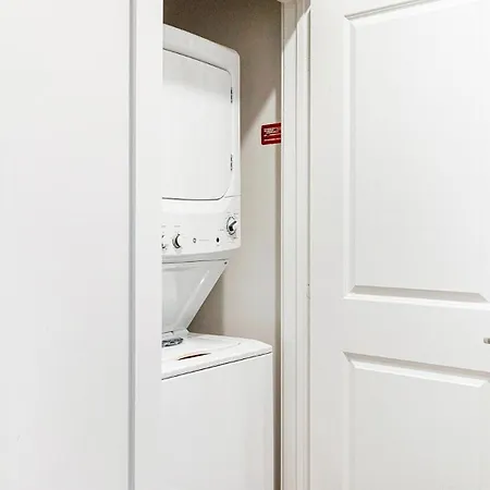 Landing Stunning 1bd Gym * Huntersville