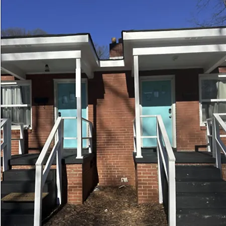 Cozy 1 Bedroom Charlotte