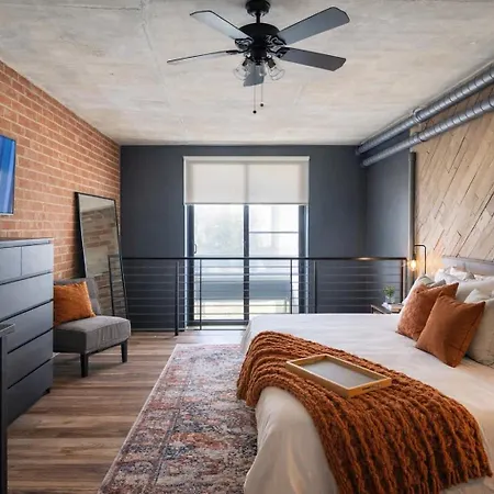 Obsidian 20ft Glass Sauna & Free Parking Apartment