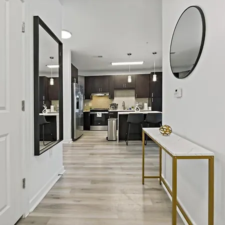 Apartment Midtown Gem Steps To Uptown & Queens *