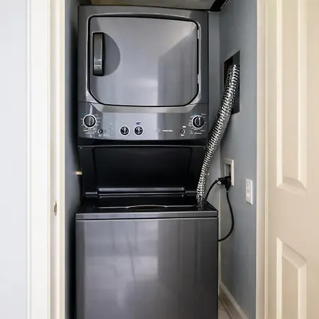 Obsidian 20ft Glass Sauna & Free Parking Apartment