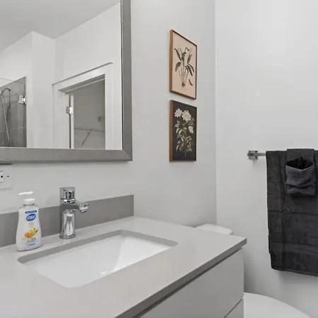 Apartment Queen Breeze - Parking, Pool, Walkable