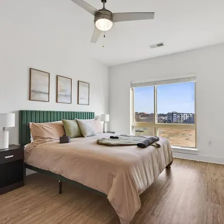 Apartment Queen Breeze - Parking, Pool, Walkable Charlotte